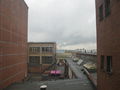 Ausblick aus der Fensterfront. Links die Transformatorenhalle des ehemaligen Hochspannungsprüffeldes der BBC (später ABB / Alstom)