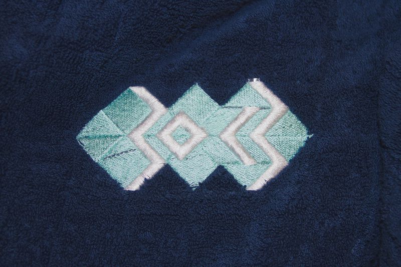 Datei:Embroidery-towel-font.jpg