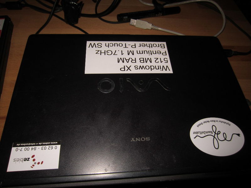 Datei:Sony Vaio VGN-S1XP closed.jpg