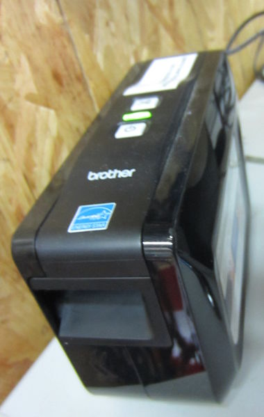 Datei:Brother P-Touch 2430PC.jpg